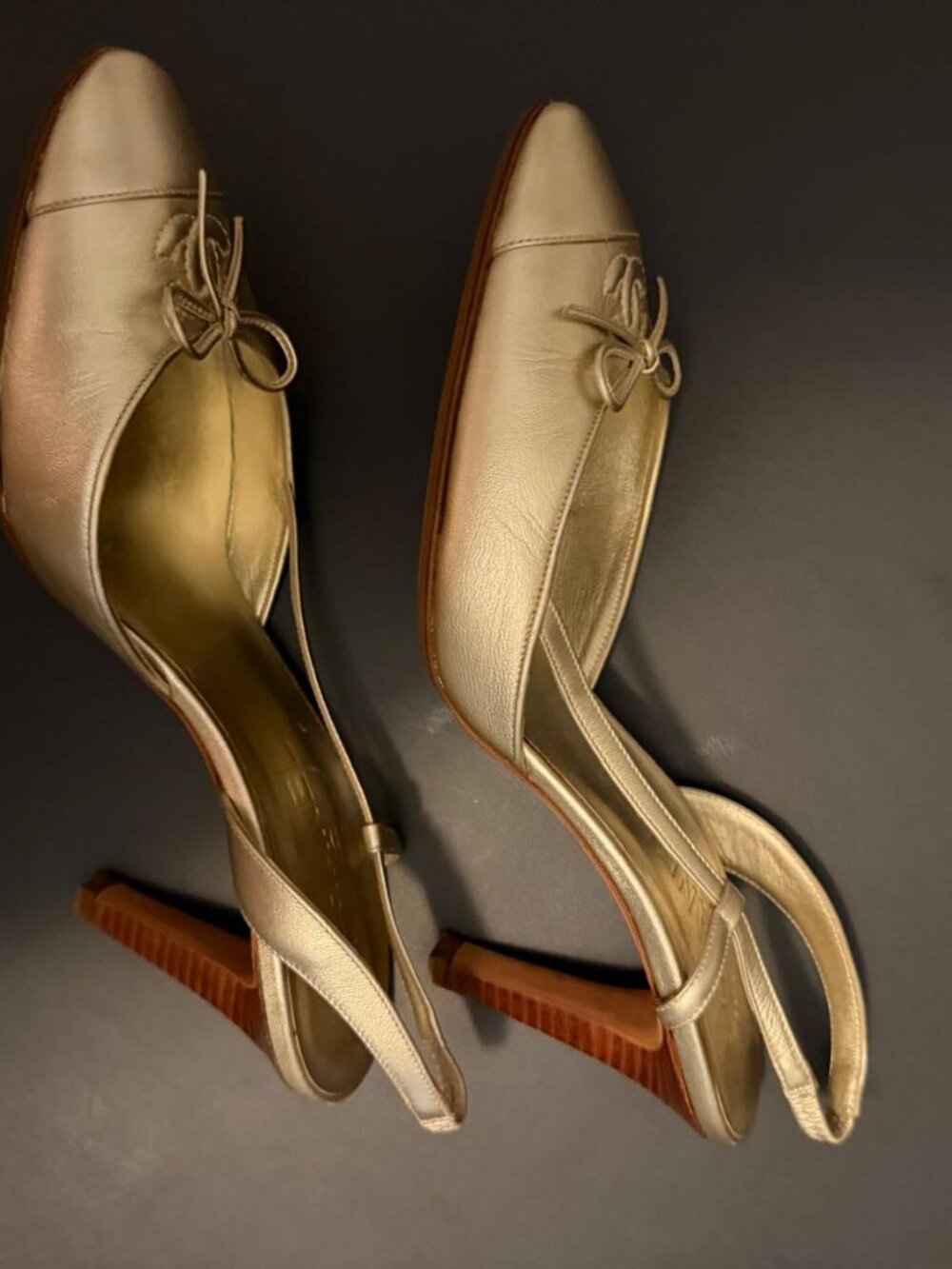 Vintage Chanel Metallic Gold CC Bow Slingback Heels – Size 38.5 - Picture 6 of 8